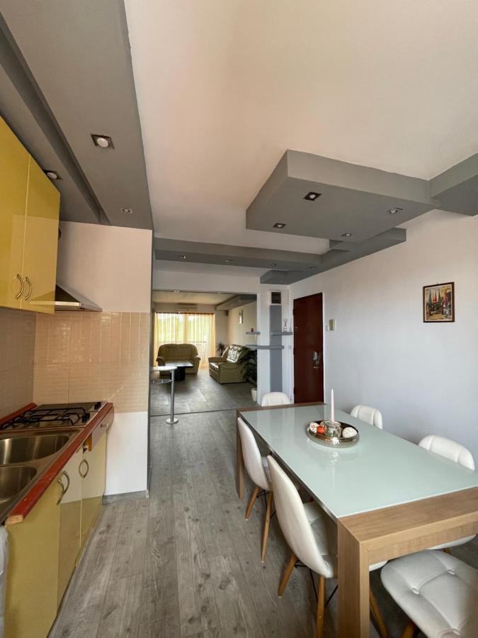 Lovely 3 Bedrooms Apartament Орадя Экстерьер фото